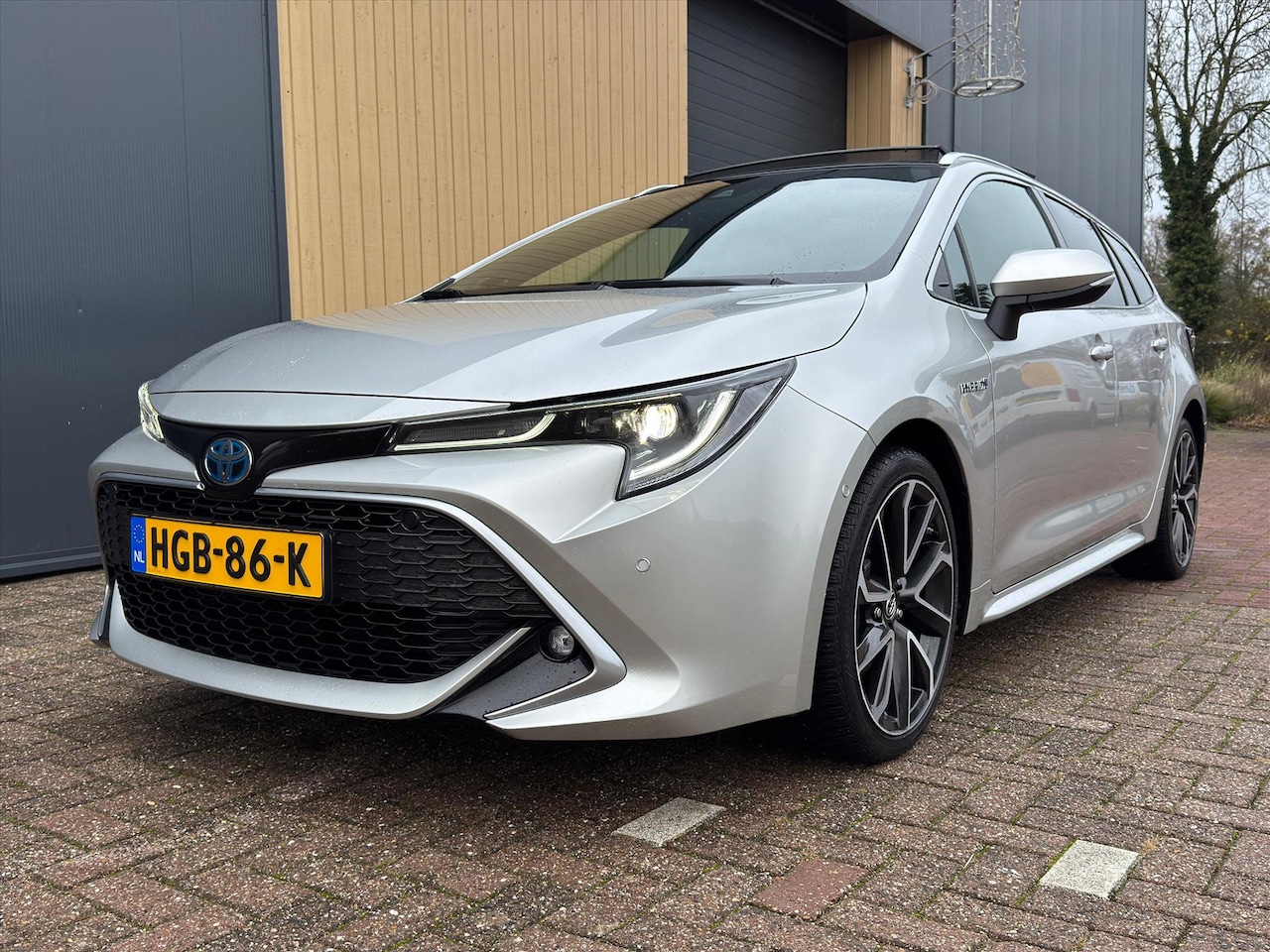 Toyota Corolla Touring Sports - 2.0 Hybrid Executive | ACC | Schuif/Kanteldak | Stoel/Stuurverwarming | JBL | Camera | Car - AutoWereld.nl