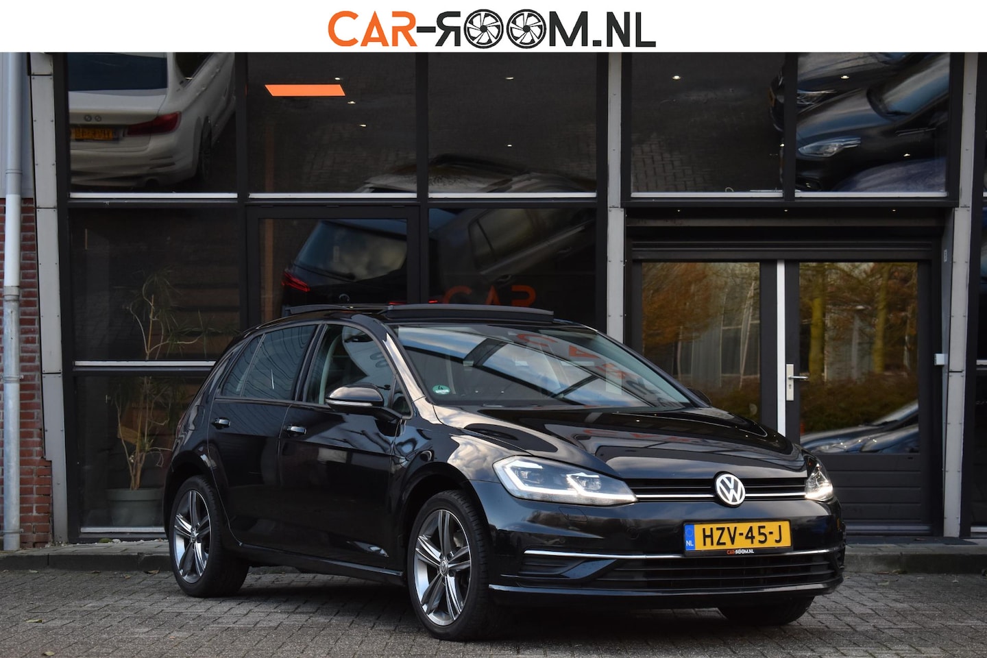 Volkswagen Golf - 1.6 TDI Highline Business R Pano ACC Lane Elekstoel - AutoWereld.nl