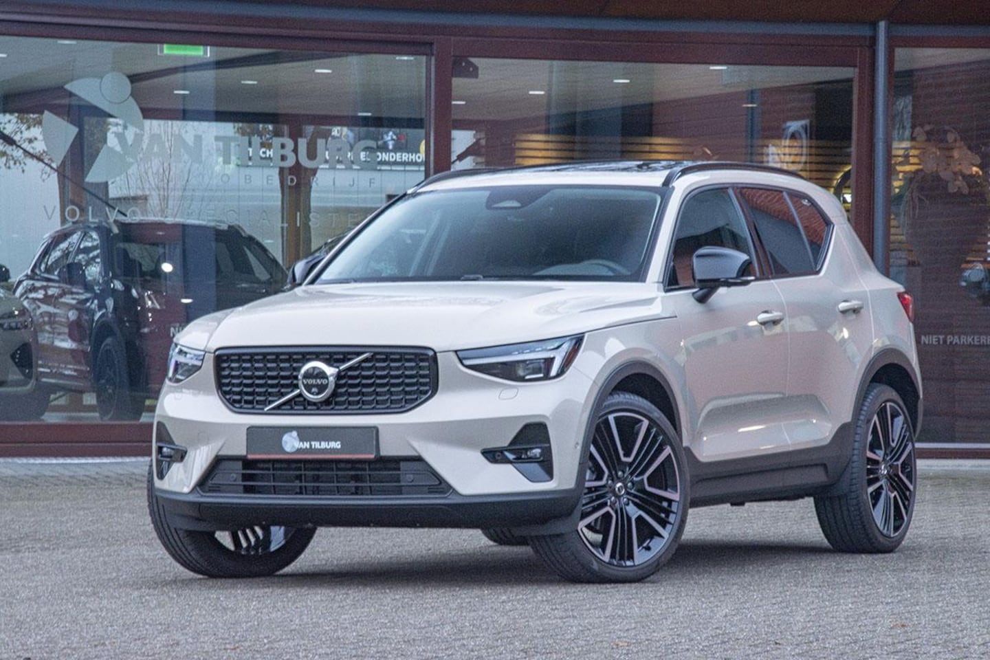 Volvo XC40 - 2.0 B3 Ultimate Dark 2.0 B3 ULTIMATE DARK - AutoWereld.nl