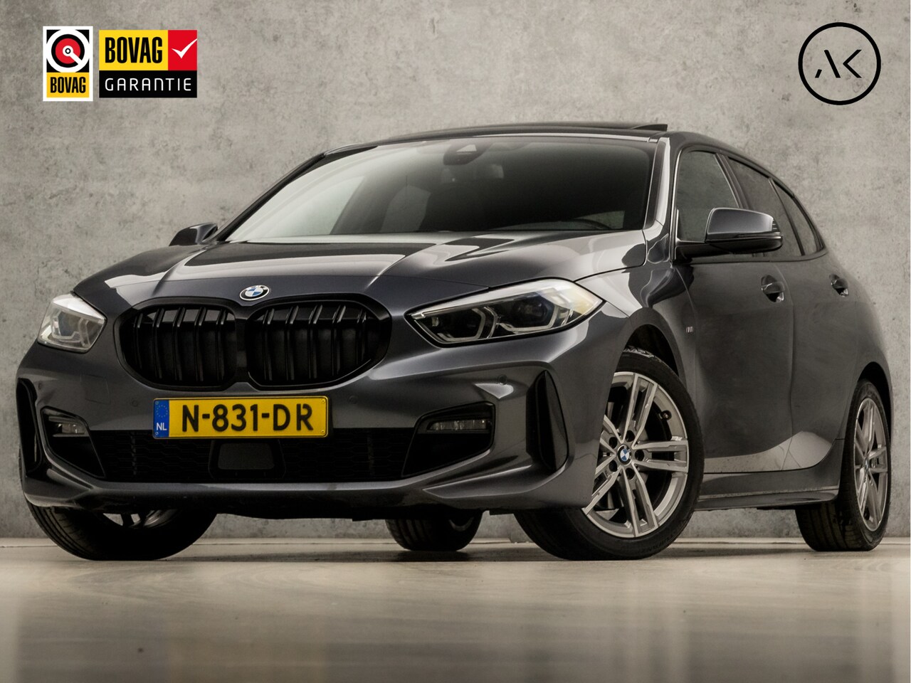 BMW 1-serie - 118i M Sport Automaat (PANORAMADAK, M PAKKET, APPLE CARPLAY, GETINT GLAS, LEDER, SPORTSTOE - AutoWereld.nl