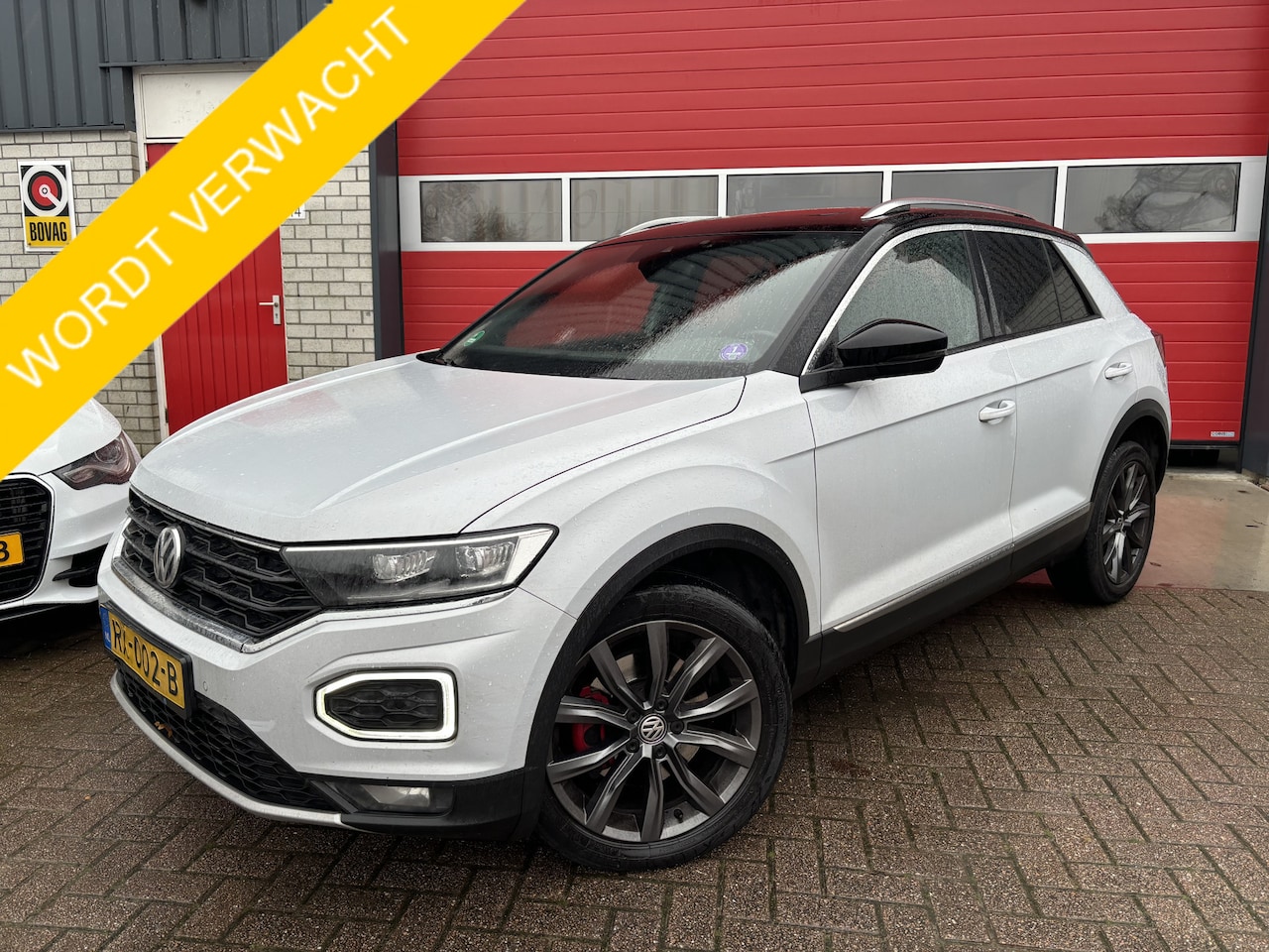 Volkswagen T-Roc - 2.0 TSI 4Motion Sport AUTOMAAT / PANORAMADAK / CAMERA / CARPLAY / ACC / DAB+ / STOELVERW / - AutoWereld.nl