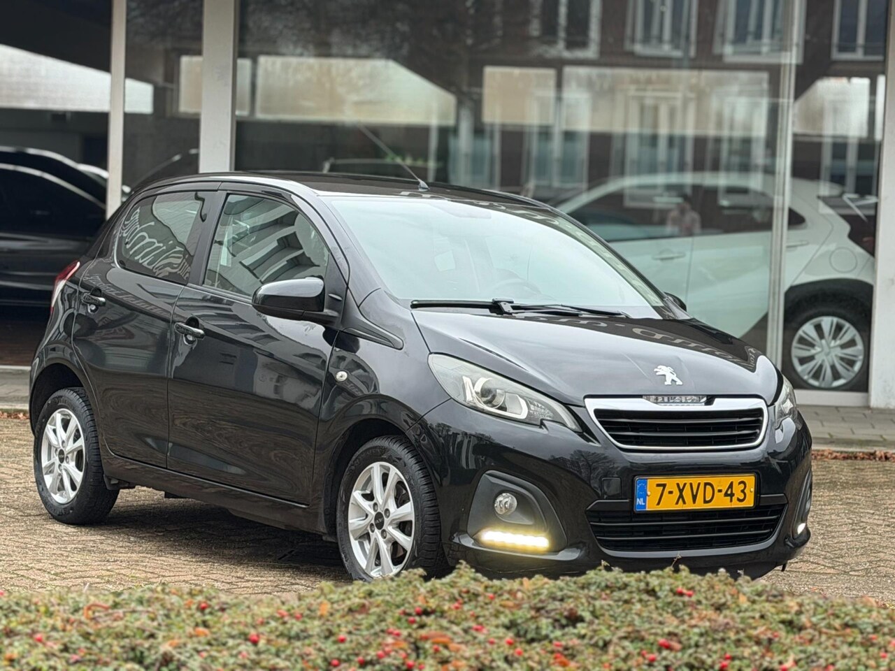 Peugeot 108 - 1.0 e-VTi Active|Airco|5 Drs|Zwart|Origineel Nederlands|4 Vredestein All Season banden - AutoWereld.nl