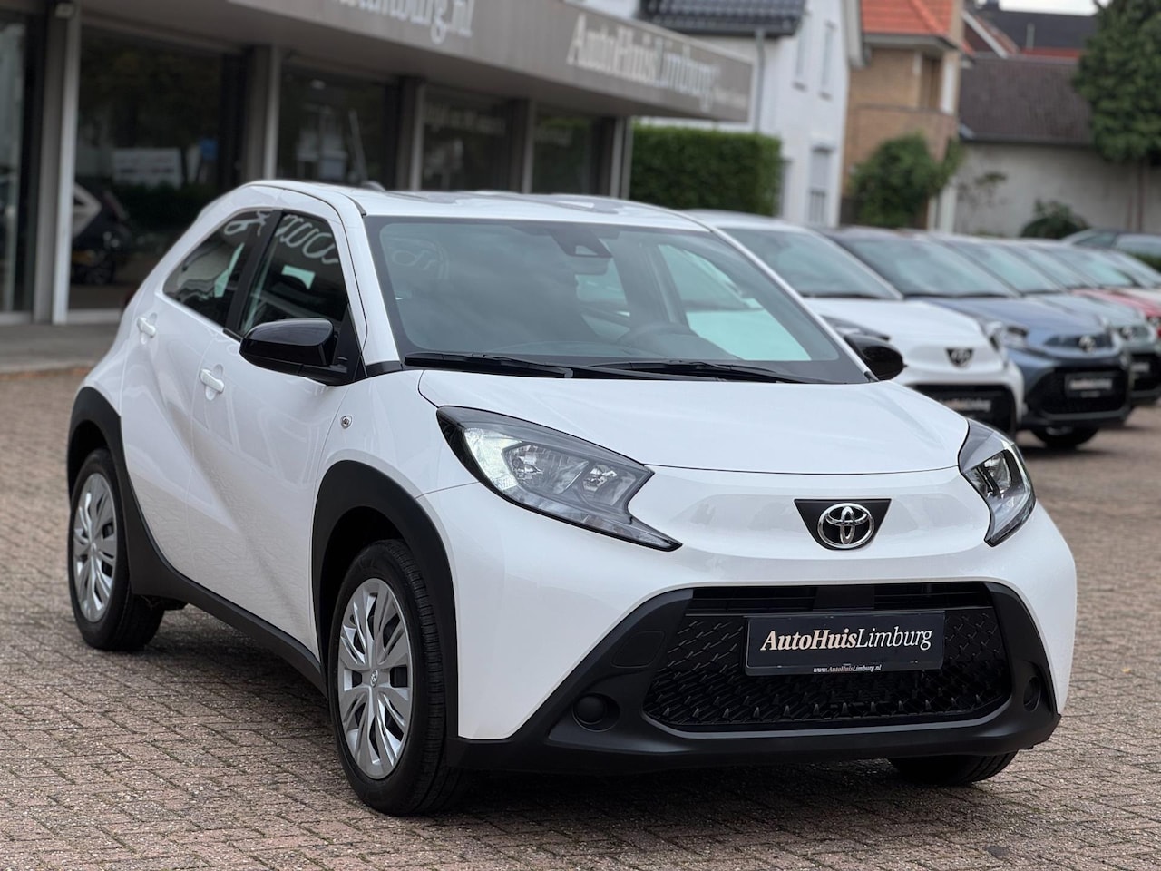 Toyota Aygo X - 1.0 VVT-i MT Play|CarPlay|Camera|Stoelverwarming|NIEUW! 10 jaar garantie! - AutoWereld.nl