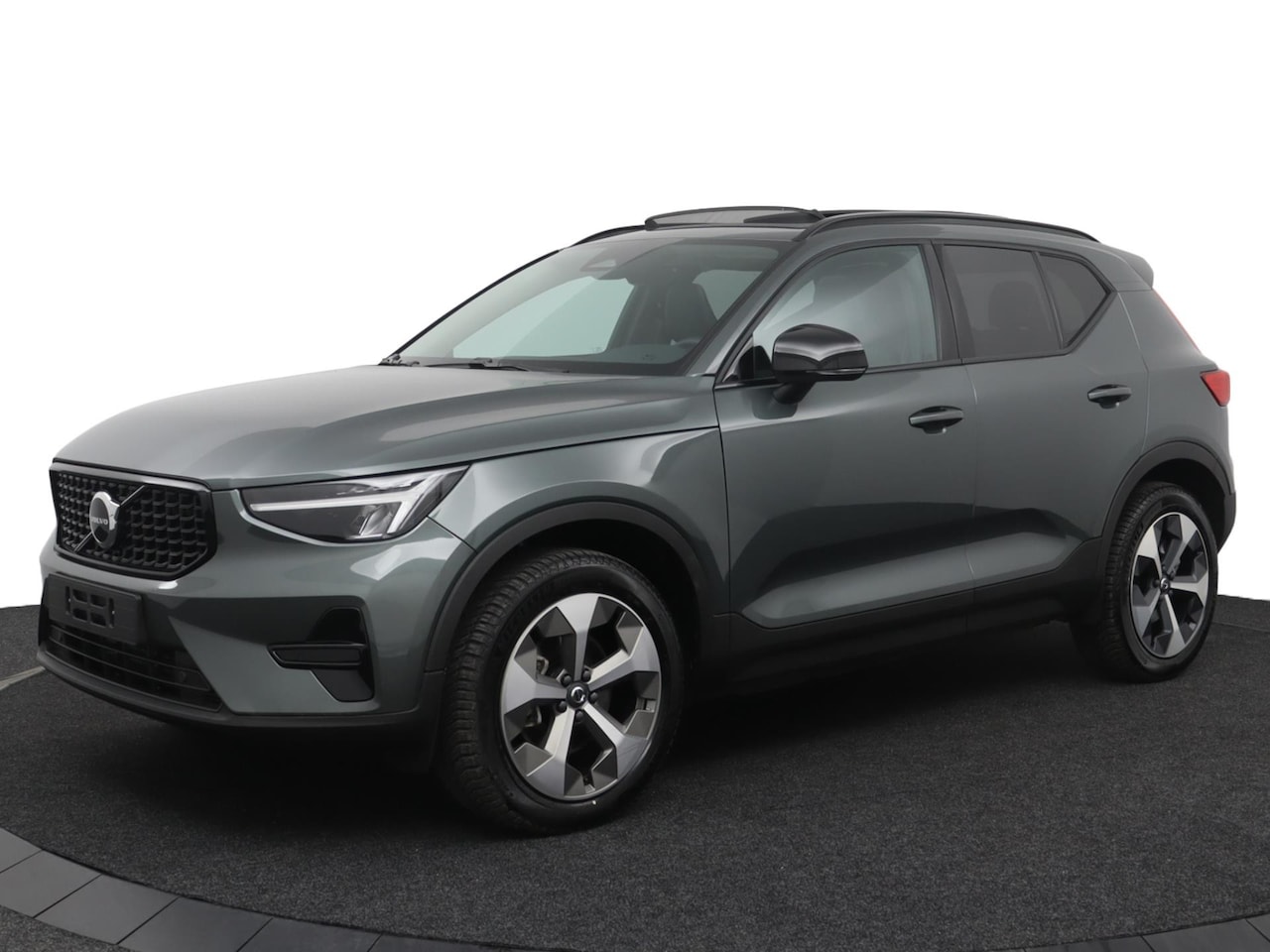Volvo XC40 - 2.0 B3 Plus Dark|Panorama|PILOT|H&K| - AutoWereld.nl