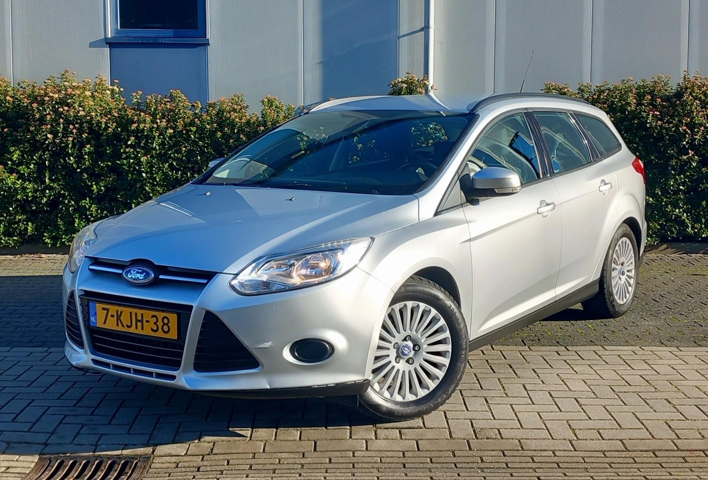 Ford Focus - 1.0 EcoBoost 100pk Trend Navigatie/Trekhaak - AutoWereld.nl