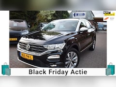 Volkswagen T-Roc - 1.5 TSI Sport 150 PK ADAP CRUISE/CARPLAY/AIRCO-ECC/PDC V+A/TREKH/6 BAK/LMW 17 INCH/STOEL V