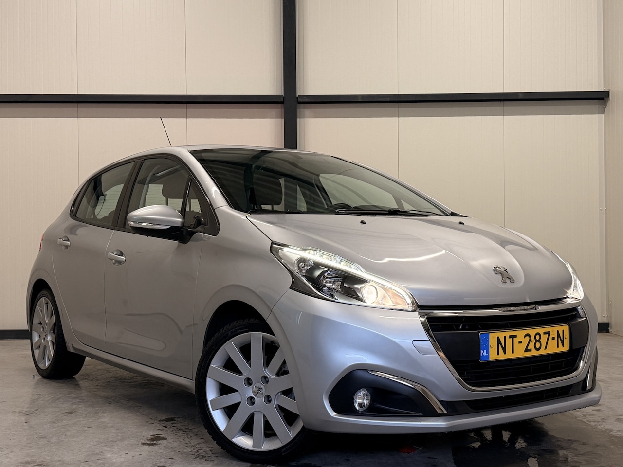 Peugeot 208 - 1.2 PureTech Blue Lion | Led | DAB | Airco | Cruise | Apple Carplay / Android Auto | Navig - AutoWereld.nl