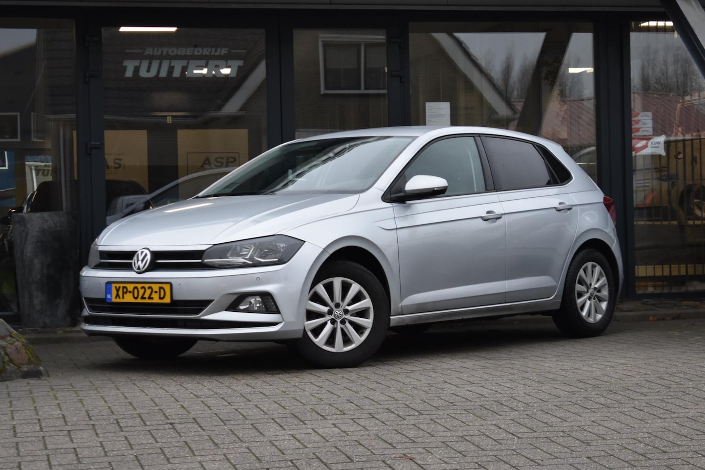 Volkswagen Polo - 1.0 TSI Highline | STOELVERWARMING | ADAPTIEVE CRUISE CONTROLE | CLIMATE CONTROLE | PARKEE - AutoWereld.nl