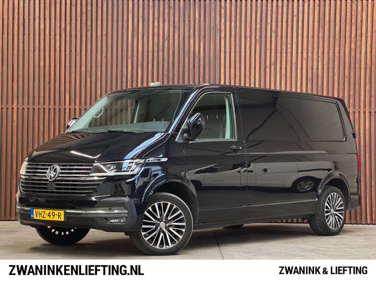 Volkswagen Transporter - 2.0 TDI L2H1 Bulli DSG-AUT NAVI-PDC-CAMERA-LED-CARPLAY - AutoWereld.nl