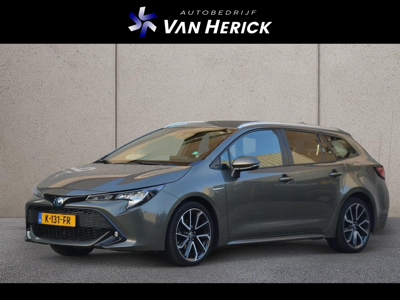 Toyota Corolla Touring Sports - 1.8 Hybrid Active | Cruise | Achteruitrij Camera | LM Velg - AutoWereld.nl