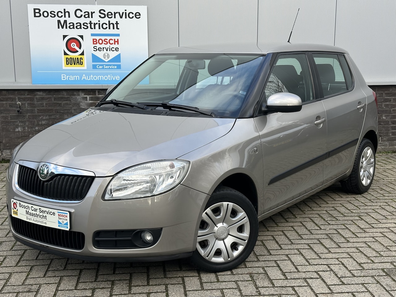 Skoda Fabia - 1.6-16V Ambiente | Automaat | Zeer weinig kilometers | Airco | Interesse, Proefrit? Bel of - AutoWereld.nl