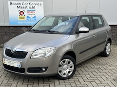 Skoda Fabia - 1.6-16V Ambiente | Automaat | Zeer weinig kilometers | Airco | Interesse, Proefrit? Bel of