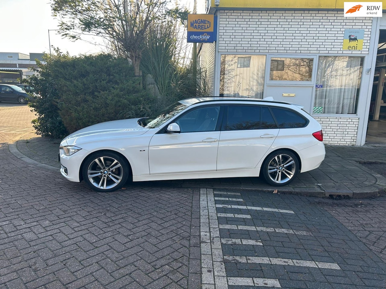 BMW 3-serie Touring - 320d EfficientDynamics Edition High Executive Upgr 320d EfficientDynamics Edition High Executive Upgr - AutoWereld.nl