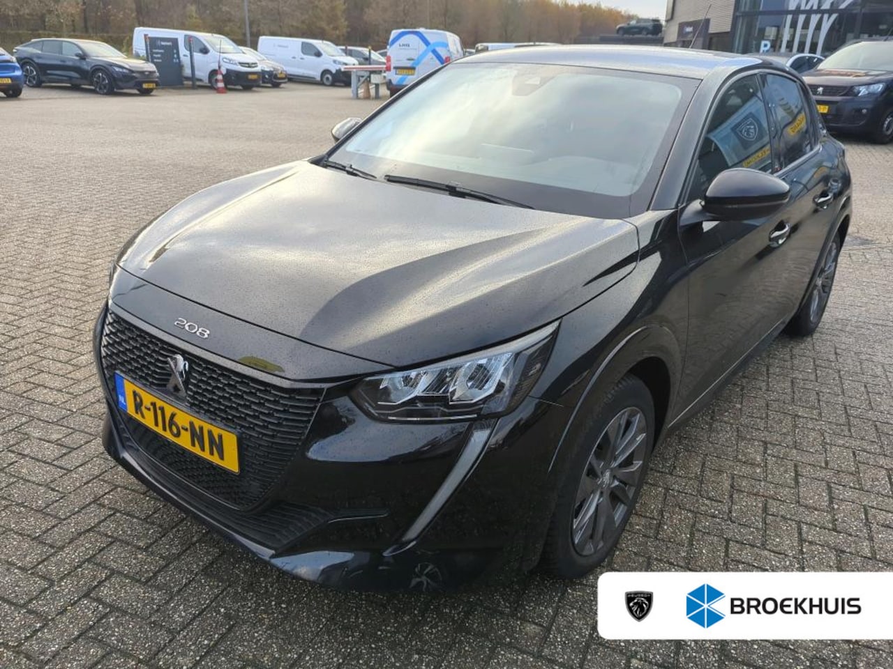 Peugeot e-208 - EV Allure Pack 50 kWh 3 Fase | Navigatie by App | Achteruitrijcamera | Half-Leder | Full-L - AutoWereld.nl