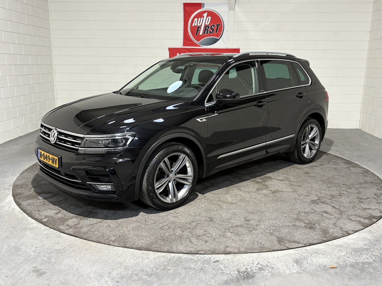 Volkswagen Tiguan - 1.5 TSI ACT Highline Business R 1.5 TSI ACT Highline Business R, Bomvol, Pano, Navi, El.a klep, Wegkl. trekhaak, 19 inch, - AutoWereld.nl