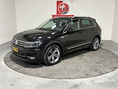 Volkswagen Tiguan - 1.5 TSI ACT Highline Business R, Bomvol, Pano, Navi, El.a klep, Wegkl. trekhaak, 19 inch,