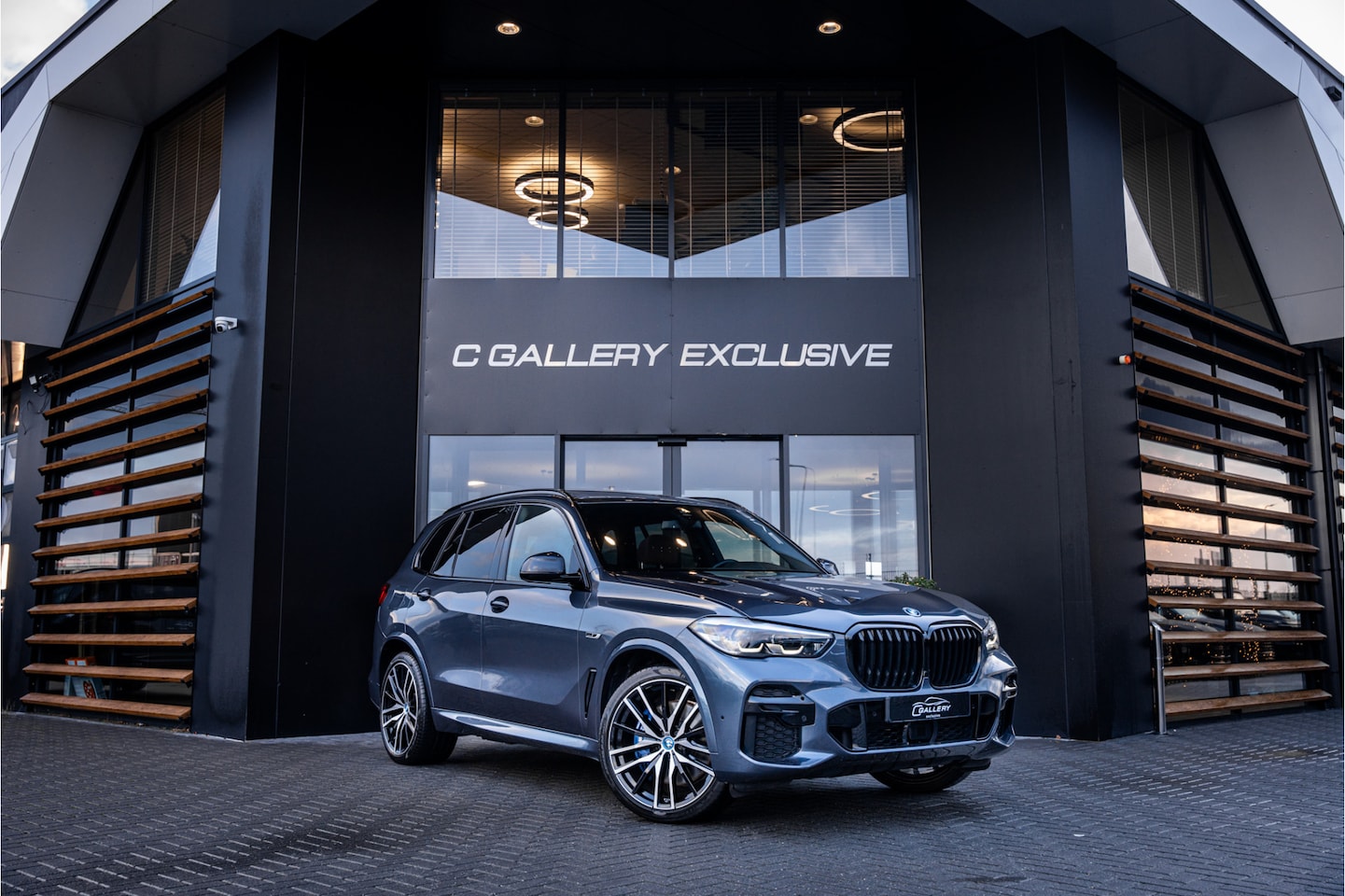 BMW X5 - xDrive45e Executive - M Sport | Panorama | Swarovski | Elek. Trekhaak | Memory - AutoWereld.nl