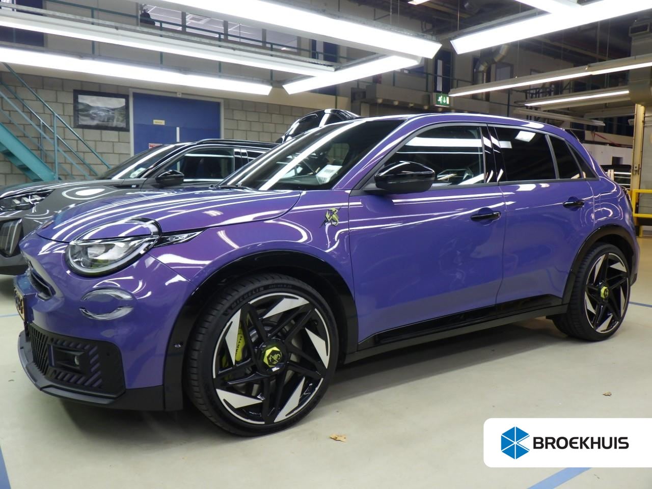 Abarth 600e - Scorpionissima 54 kWh / Navigatie / Camera / Sportstoelen / Elektr. kofferklep / PDC V+A / - AutoWereld.nl