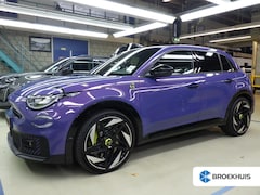 Abarth 600e - Scorpionissima 54 kWh / Navigatie / Camera / Sportstoelen / Elektr. kofferklep / PDC V+A /