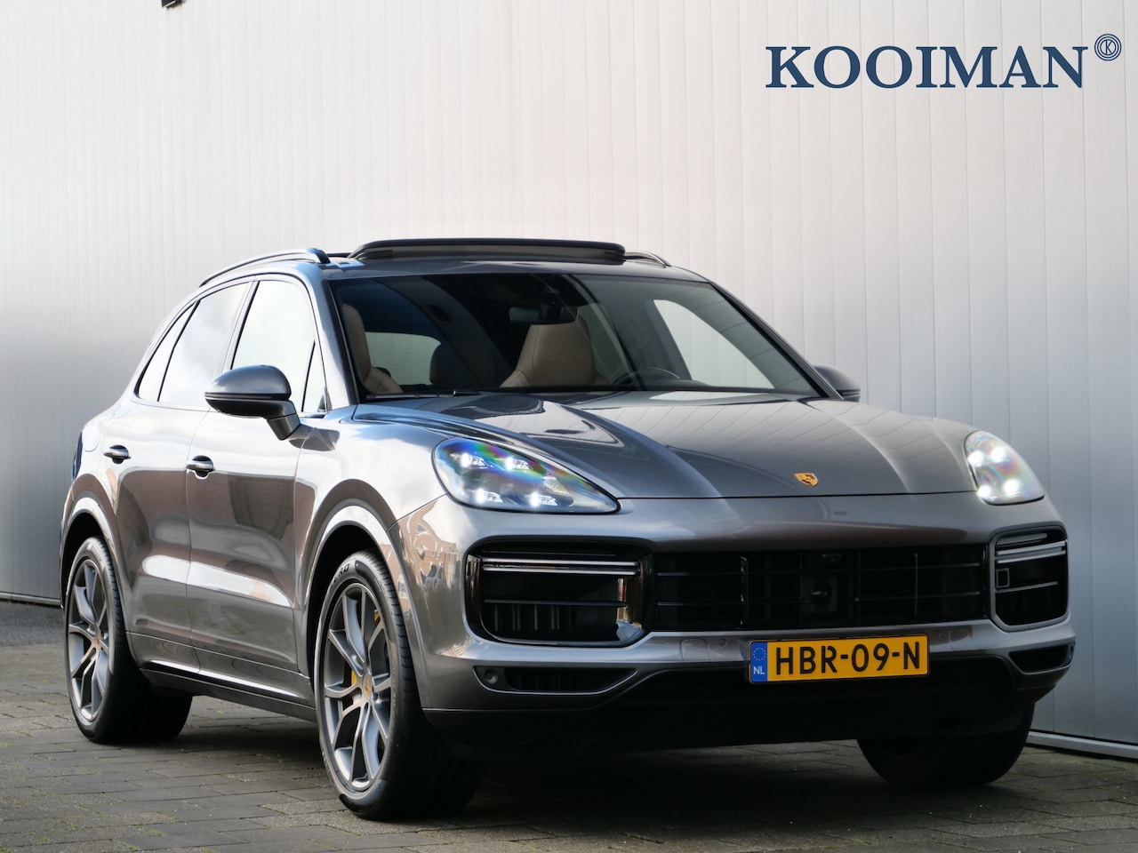 Porsche Cayenne - 4.0 Turbo S E-Hybrid 680pk Automaat Keramisch / Nightvision / Trekhaak / Achterasbesturing - AutoWereld.nl