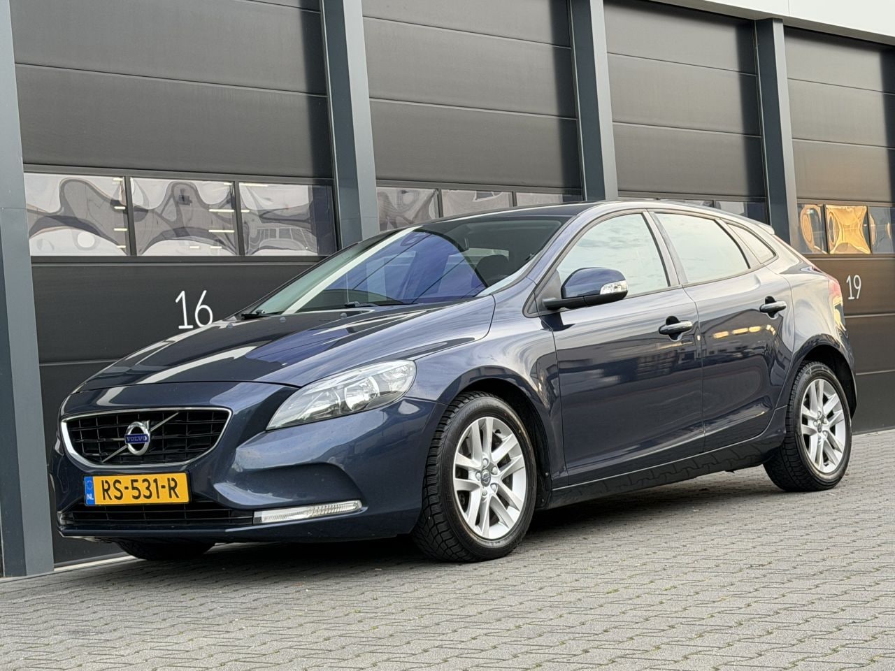 Volvo V40 - V-40 1.6 D2 Navi Clima AUTOMAAT - AutoWereld.nl