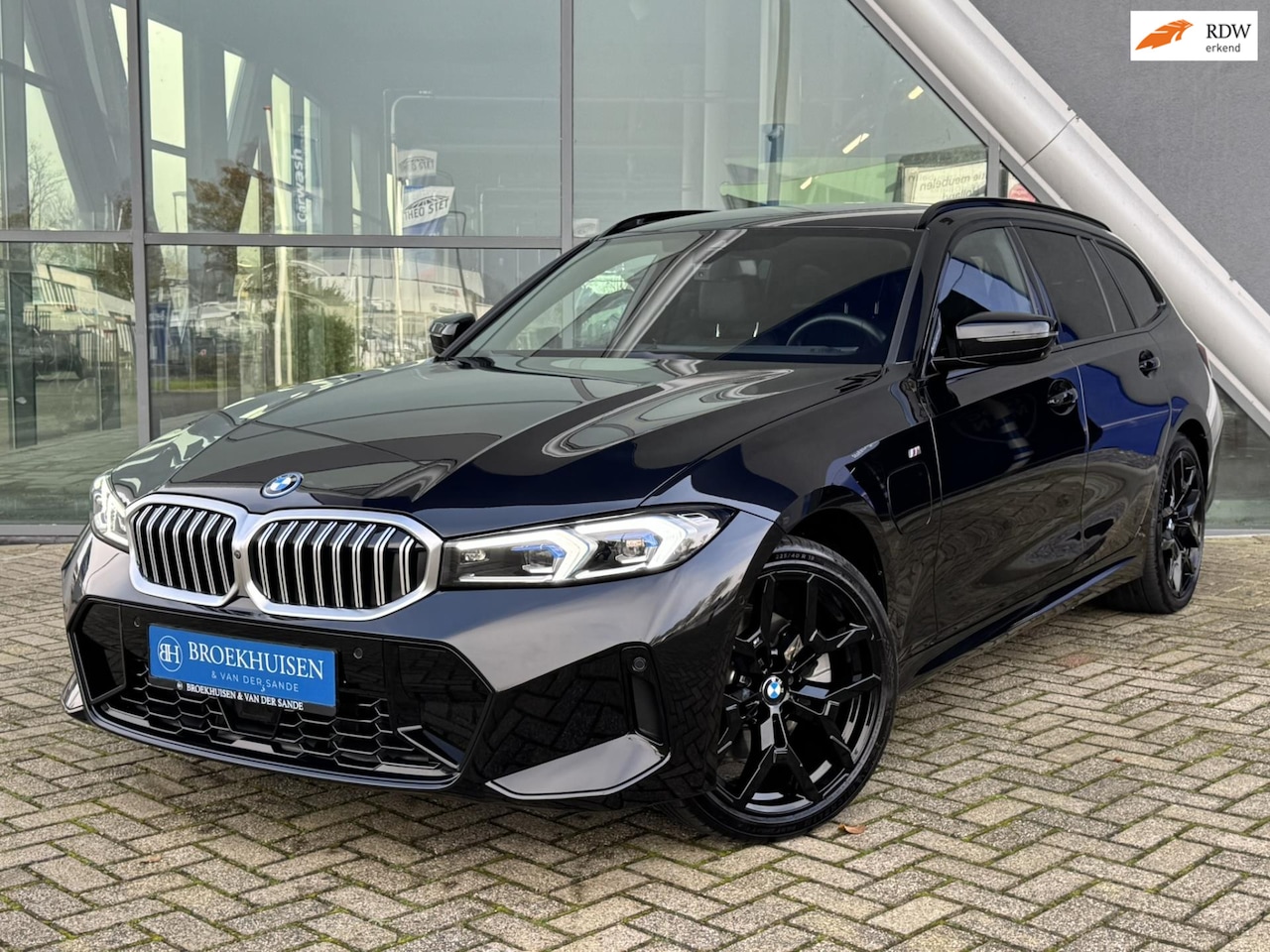 BMW 3-serie Touring - 330e Plug In Hybride M Sport 292pk HU Display / 360 Camera / Stoelverwarming - AutoWereld.nl