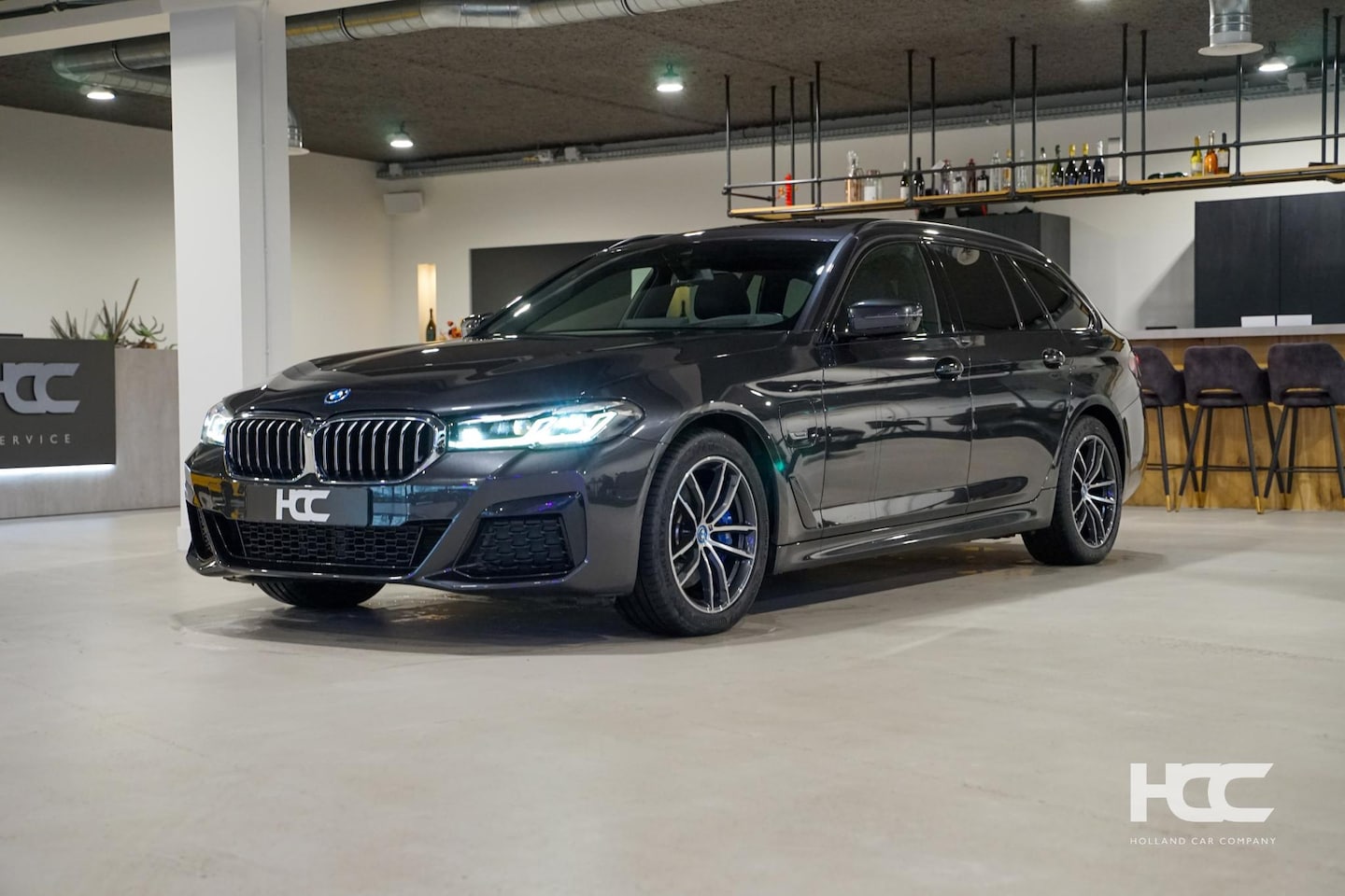BMW 5-serie Touring - 530 e | M Sport | Pano | BTW | Facelift - AutoWereld.nl