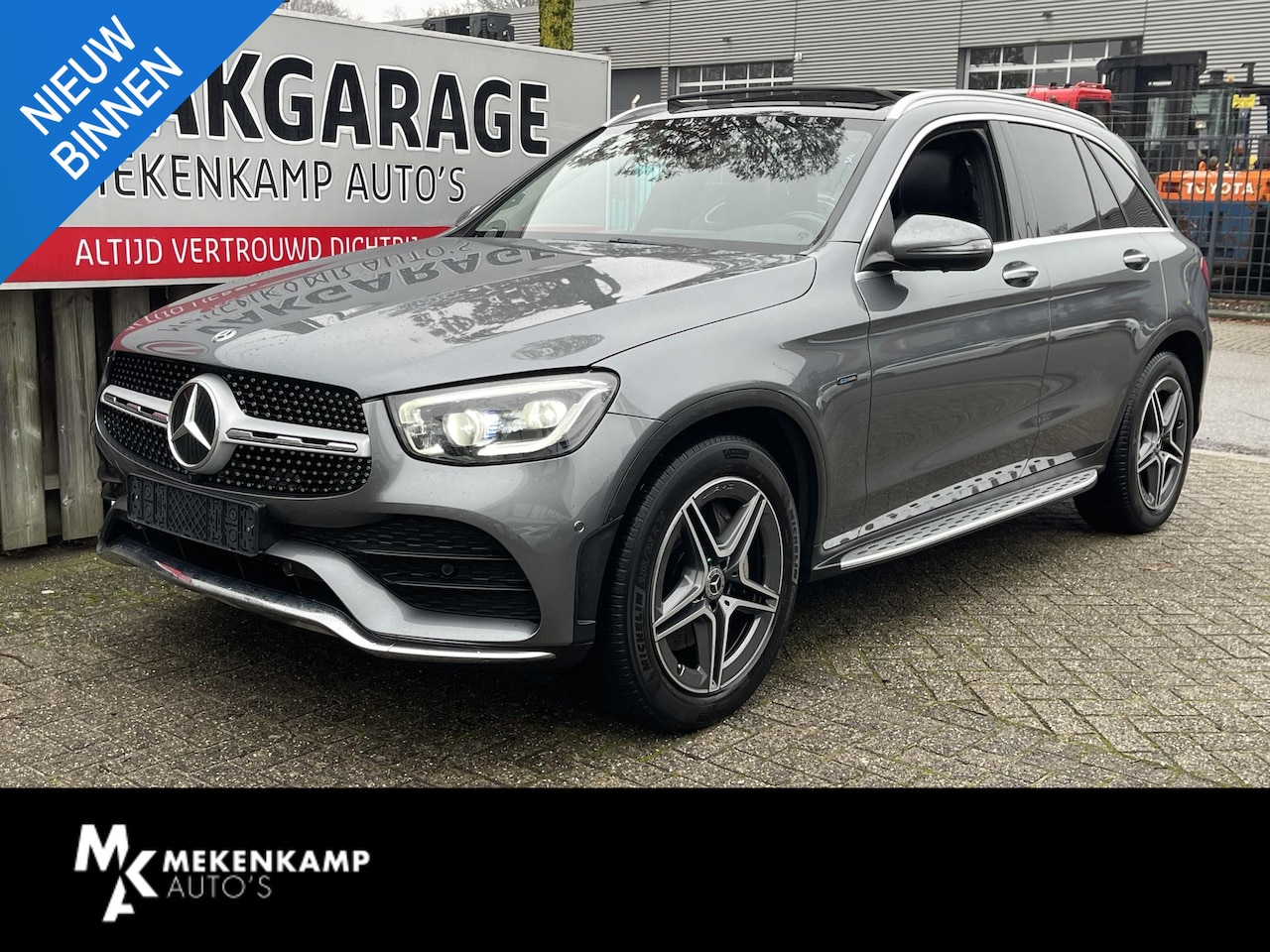 Mercedes-Benz GLC-klasse - 300e 4MATIC AMG Line 19"/Panoramadak/Luchtvering/Trekhaak/Burmester/Keyless/Matrix LED/Sto - AutoWereld.nl
