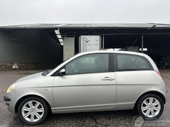 Lancia Y(psilon) - Ypsilon 1.2-16V 80pk Argento - nap - airco - cruise contr - lmv - nieuw apk 10-11-2026 - e