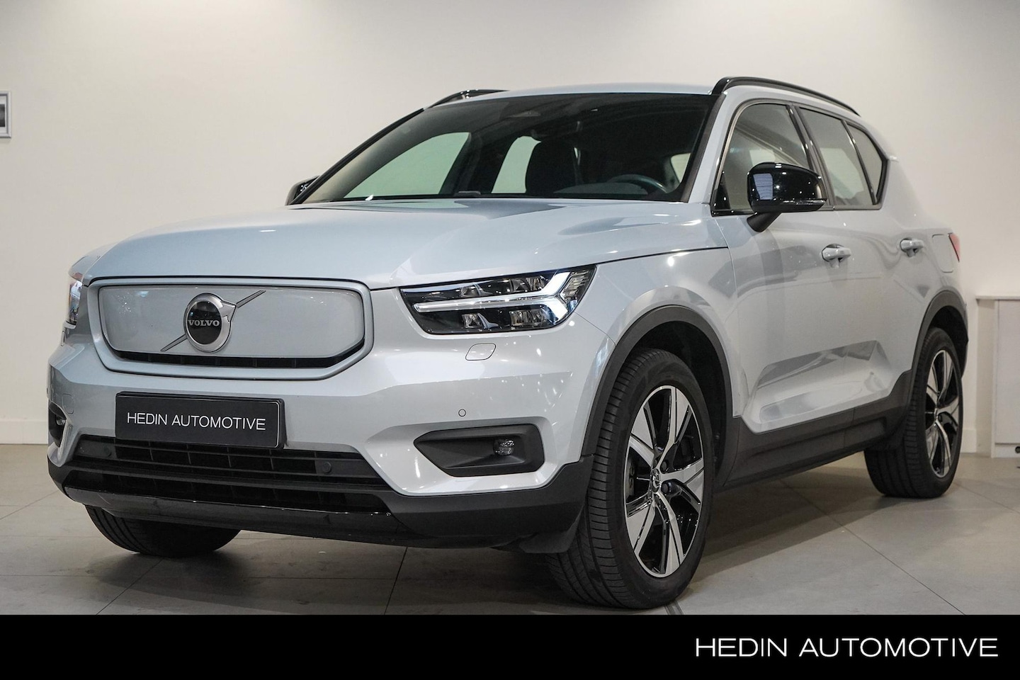 Volvo XC40 - Recharge P8 AWD R-Design 408pk | Pilot Assist | Dodehoek Detectie | Google Infotainment | - AutoWereld.nl