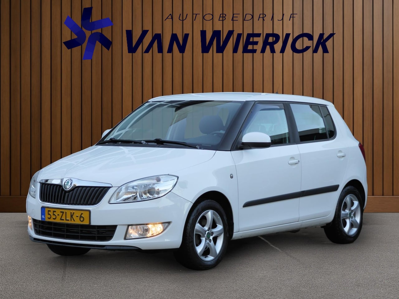 Skoda Fabia - 1.2 TSI Tour | Trekhaak | LM Velgen | Cruise | Airco - AutoWereld.nl