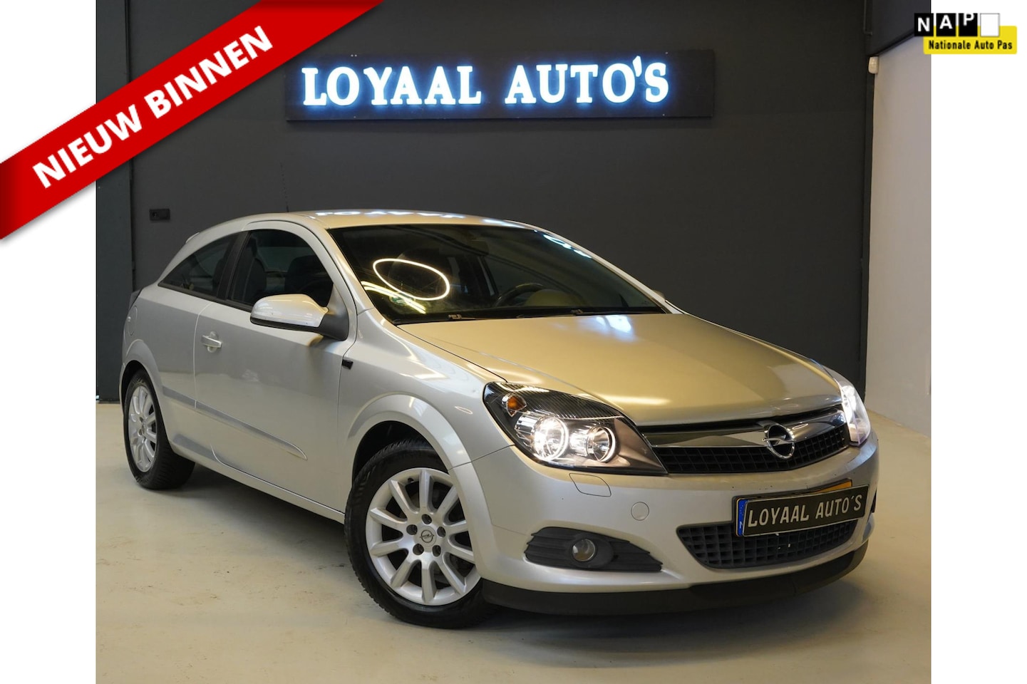 Opel Astra GTC - 1.6 Temptation | GTC | NAVI | CRUISE | AIRCO | PDC | APK | NAP. - AutoWereld.nl
