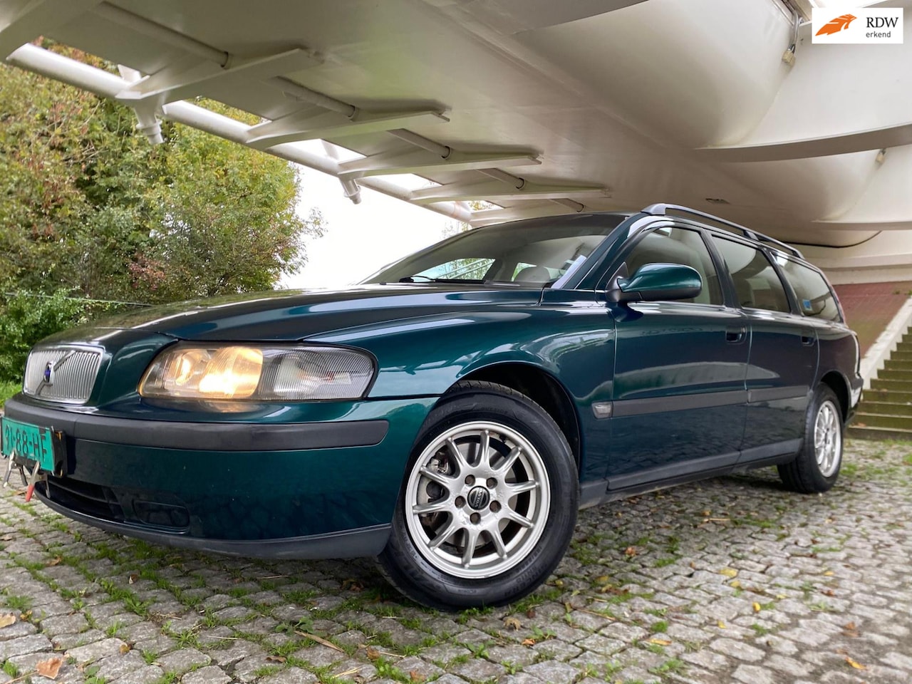 Volvo V70 - 2.4 Comfort Line Airco Trekhaak Cruisecontrol - AutoWereld.nl