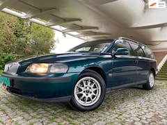 Volvo V70 - 2.4 Comfort Line Airco Trekhaak Cruisecontrol
