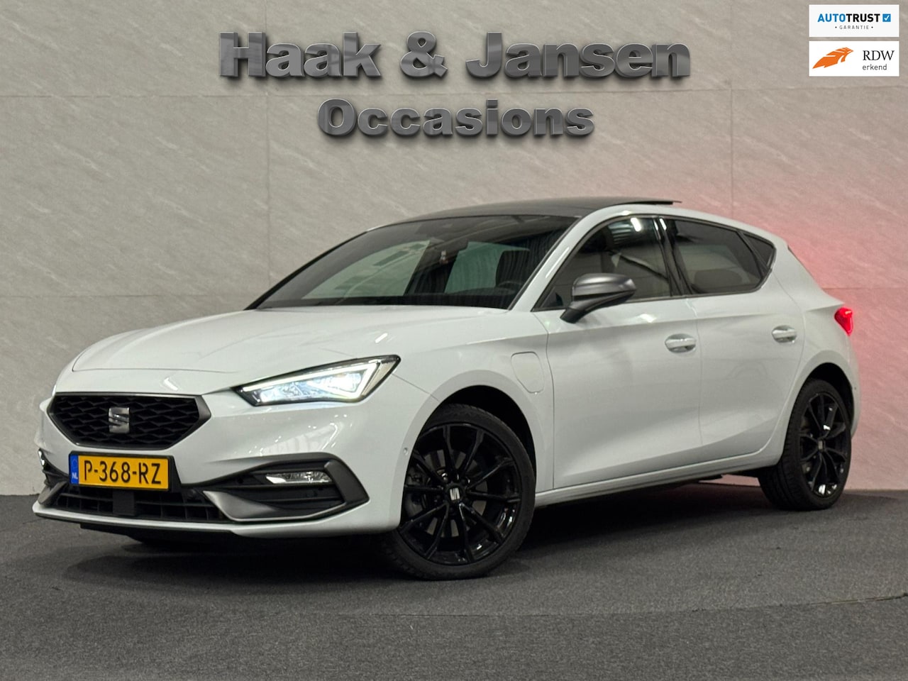 SEAT Leon - 1.4 TSI eHybrid PHEV FR Panoramadak Keyless - AutoWereld.nl