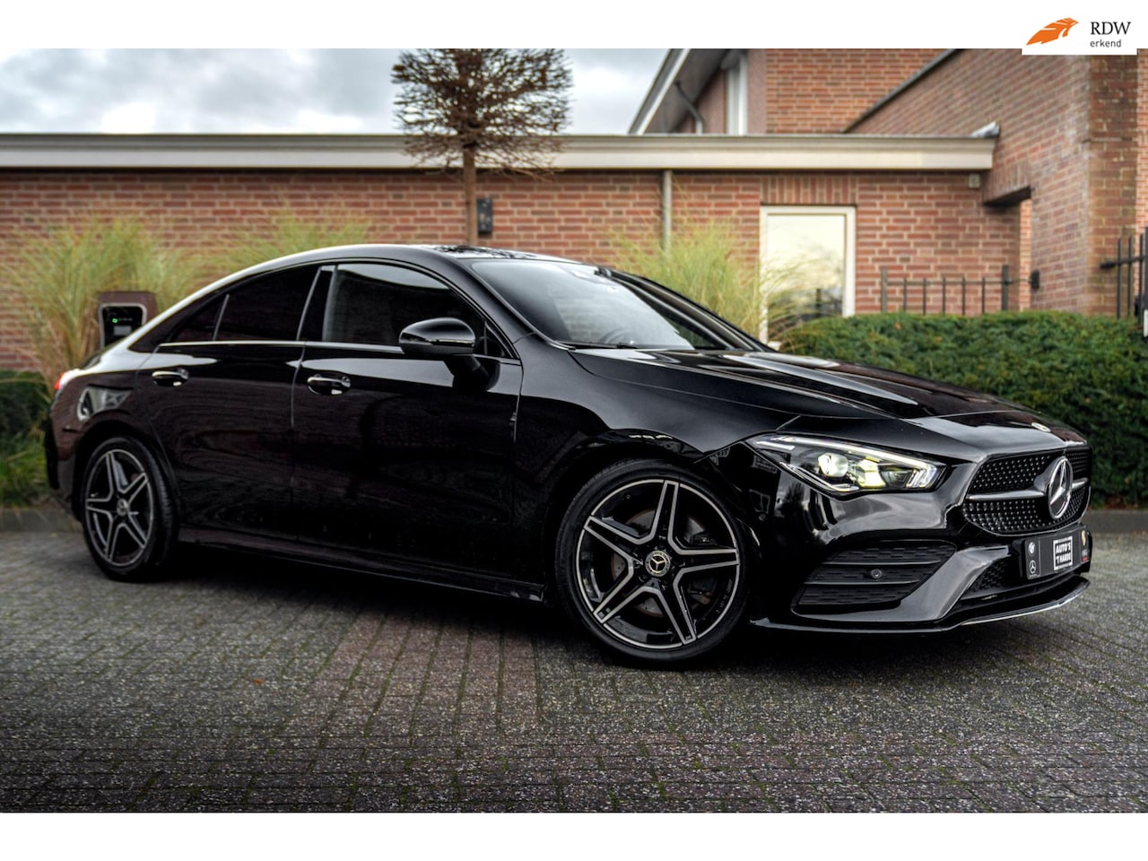 Mercedes-Benz CLA-Klasse - 200 163 PK Aut. AMG Night Pakket 360 Camera Pano Sfeerverlichting 18'' - AutoWereld.nl