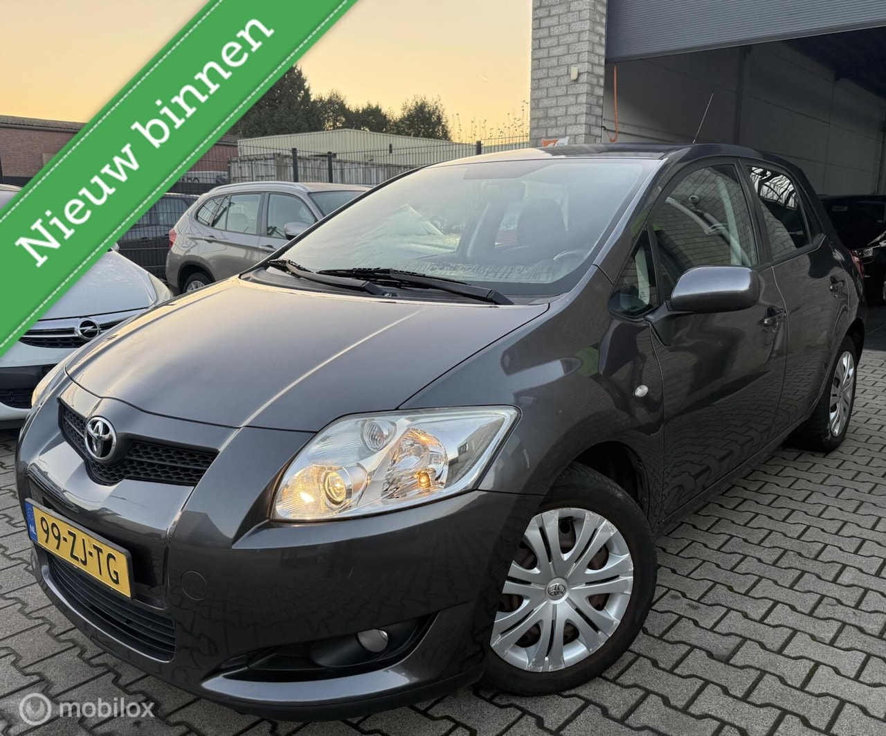 Toyota Auris - 1.6-16V Sol / 5DRS / Airco / Origineel NL Auto! - AutoWereld.nl