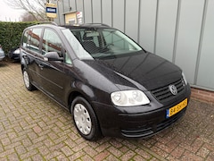 Volkswagen Touran - 1.6-16V FSI Business NAP//AIRCO//CRUISE//TREKHAAK//ELEC.RAMEN