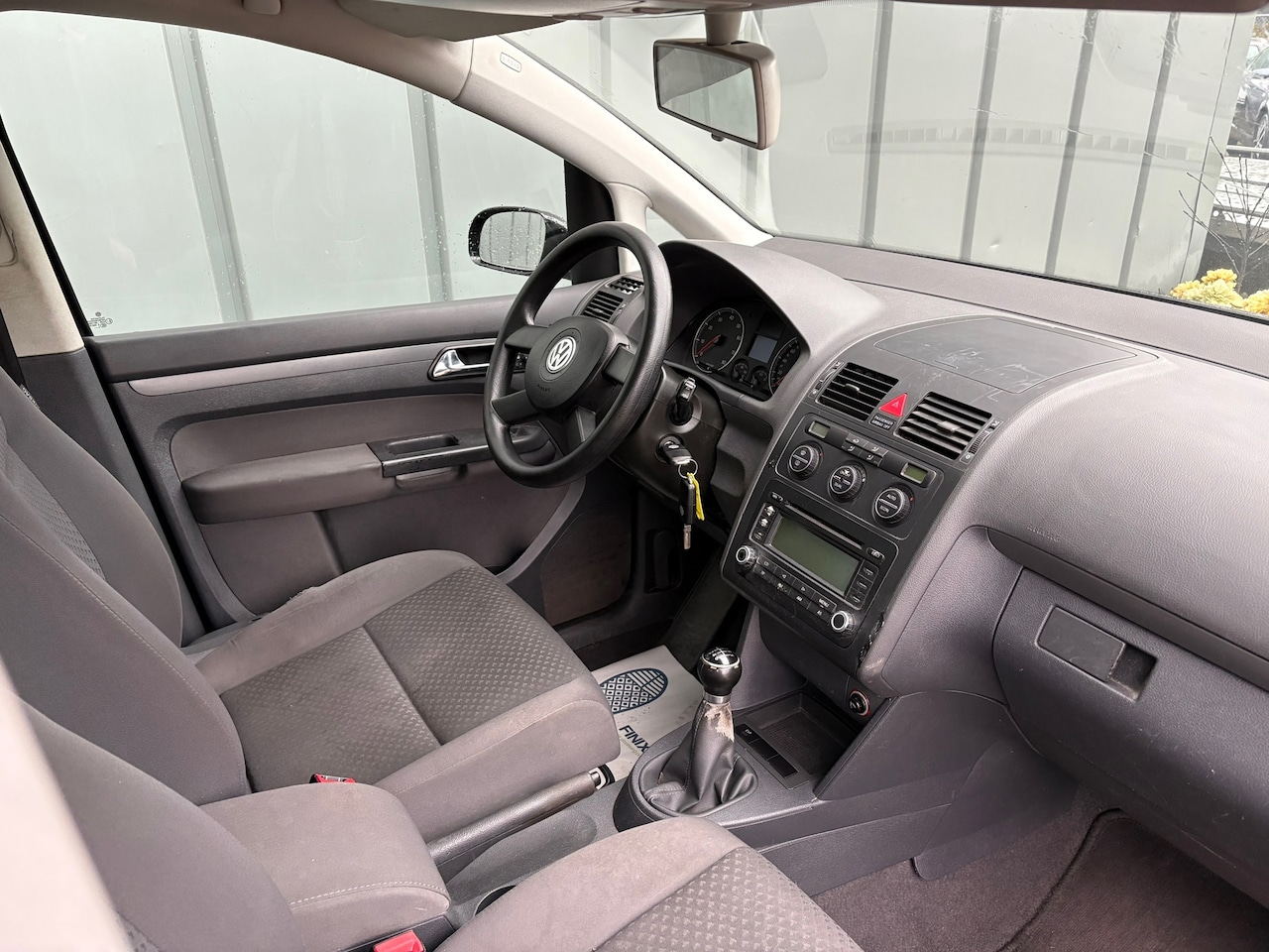 Volkswagen Touran - 1.6-16V FSI Business NAP//AIRCO//CRUISE//TREKHAAK//ELEC.RAMEN