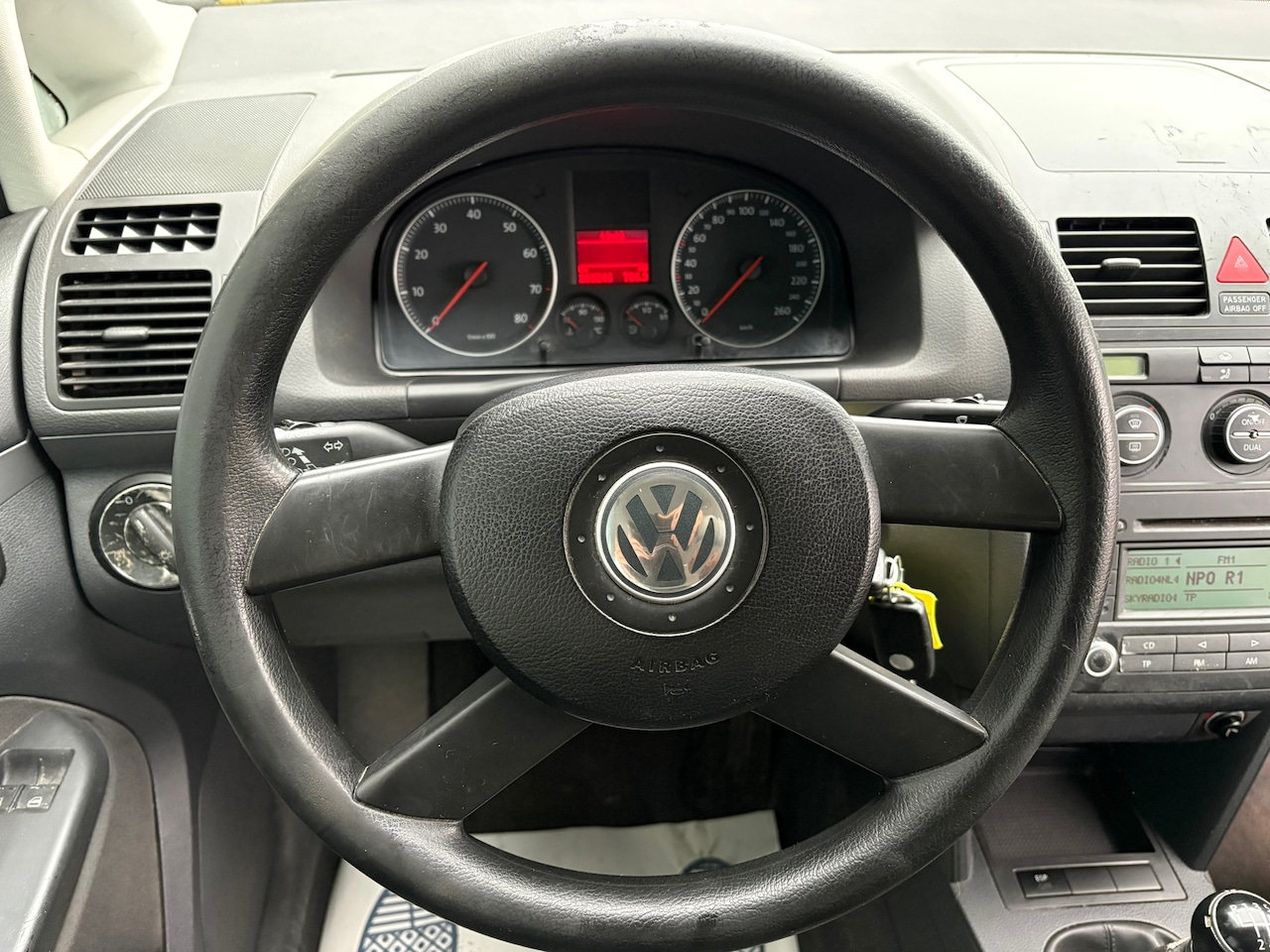 Volkswagen Touran - 1.6-16V FSI Business NAP//AIRCO//CRUISE//TREKHAAK//ELEC.RAMEN