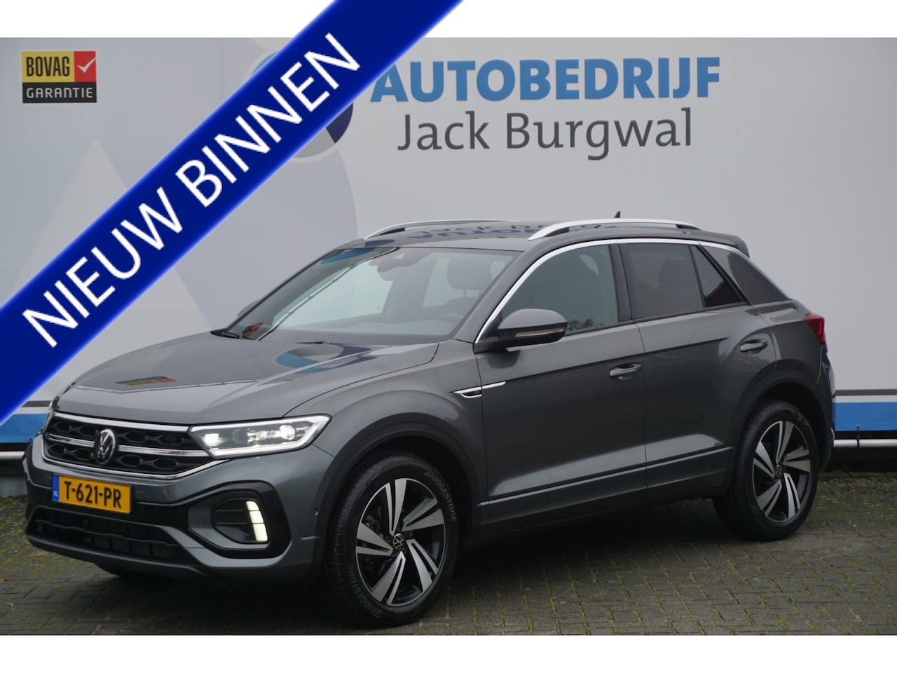 Volkswagen T-Roc - 1.5 TSI DSG R-Line PDC | Stoelverw. | Apple Carplay *All in prijs* - AutoWereld.nl