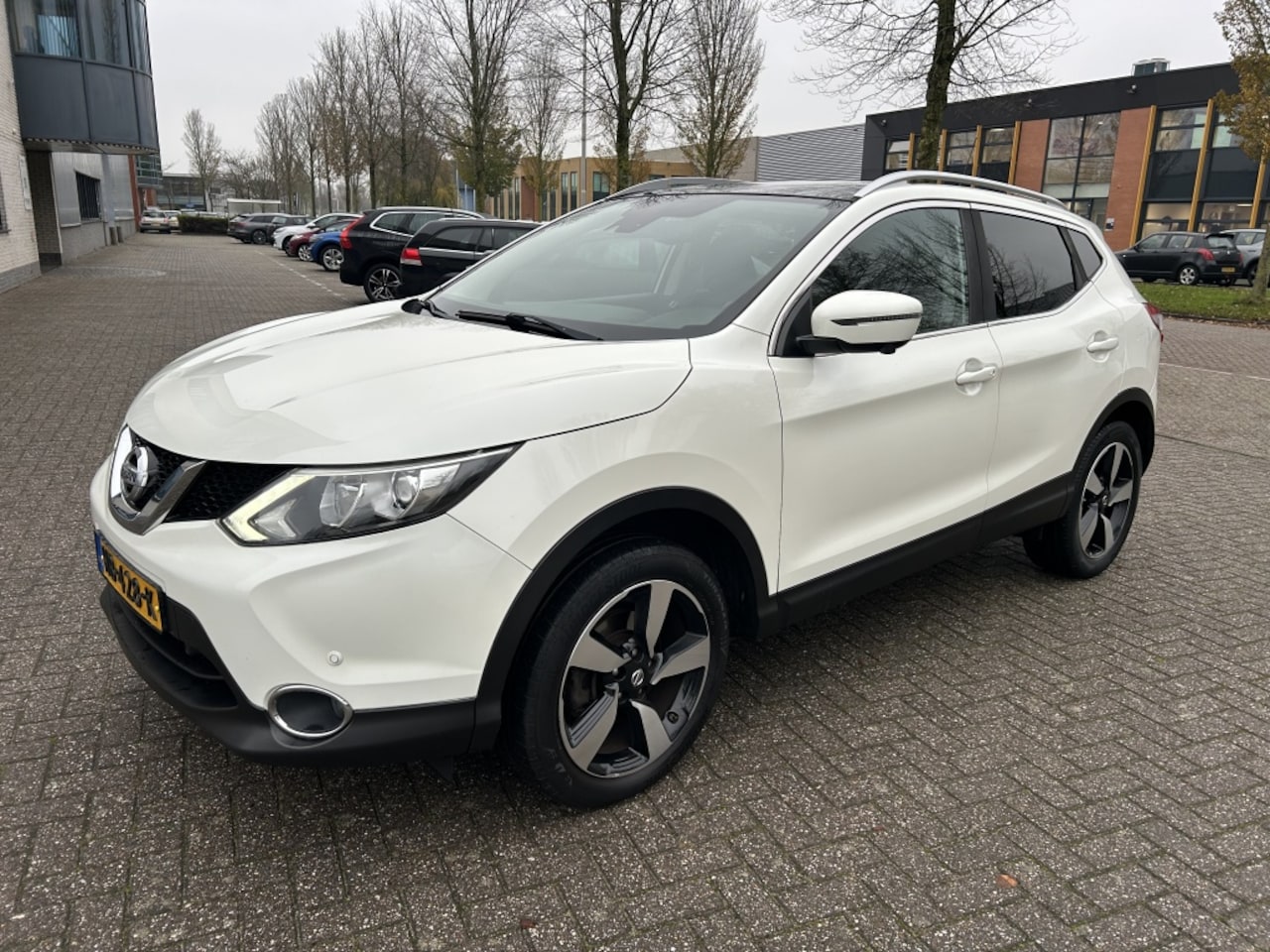 Nissan Qashqai - 1.6 Connect Edition 163PK PANO NAVI CAMERA TRHK NAP! - AutoWereld.nl