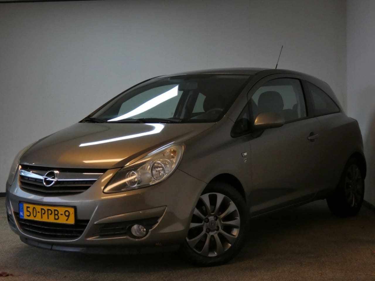 Opel Corsa - 1.4-16V 111 Edition Nwe APK airco - AutoWereld.nl
