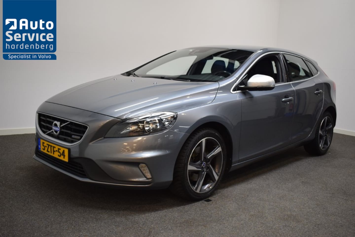 Volvo V40 - T3 150pk R-Design Trekhaak 1300kg/ Airco ECC/ Navi/ Cruise - AutoWereld.nl