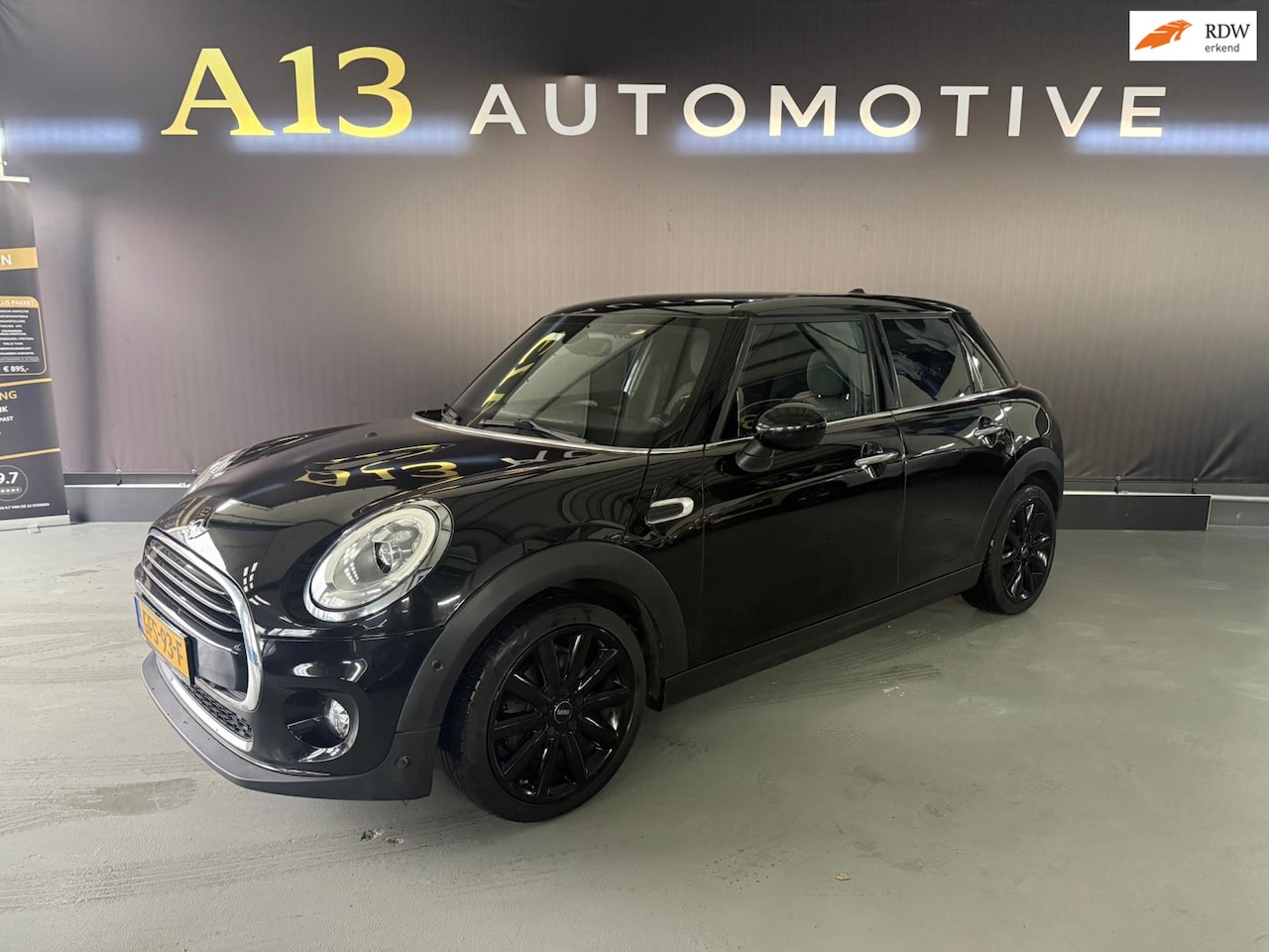 MINI Cooper - Mini 1.5 D Pepper navi half leer xenon - AutoWereld.nl