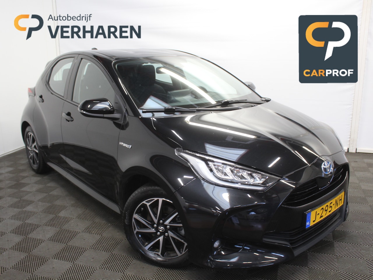 Toyota Yaris - 1.5 Hybrid First Edition CAMERA | CLIMATE | CARPLAY | ADAPCRUISE | DAB | LED | NAVI | LMV1 - AutoWereld.nl