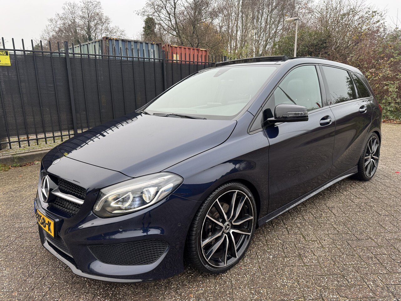 Mercedes-Benz B-klasse - 180 Ambition AMG Panorama/Alcantara/Navi/PDC - AutoWereld.nl