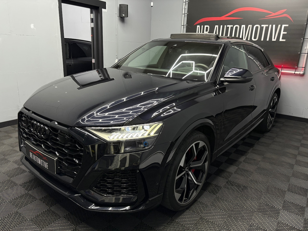 Audi RSQ8 - 4.0 TFSI quattro RS Seats Pano - AutoWereld.nl