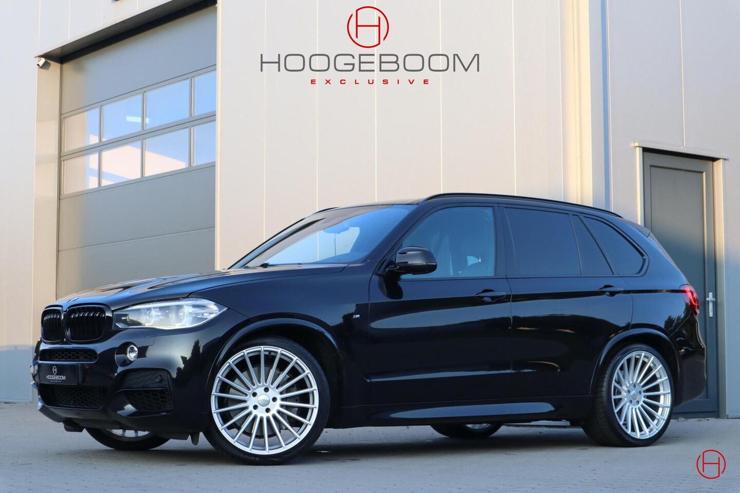 BMW X5 - M50d 381 PK / Grijs kenteken / Camera / HUD / Harman Kardon / Elek. trekhaak - AutoWereld.nl