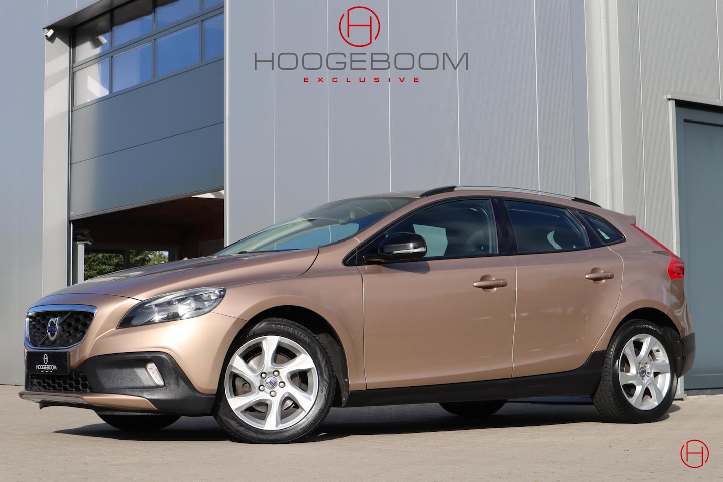 Volvo V40 Cross Country - 1.6 T4 180 PK / Trekhaak / Cruise / 1e eigenaar - AutoWereld.nl